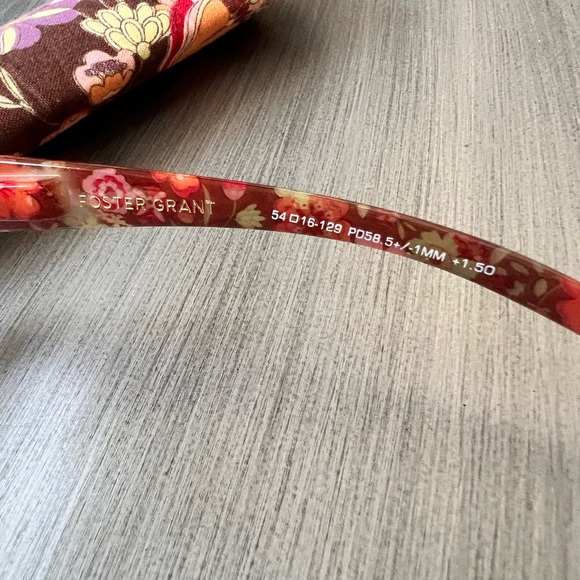 Foster Grant Women's Floral Reader Glasses +1.5 with Case - Picture 7 of 8